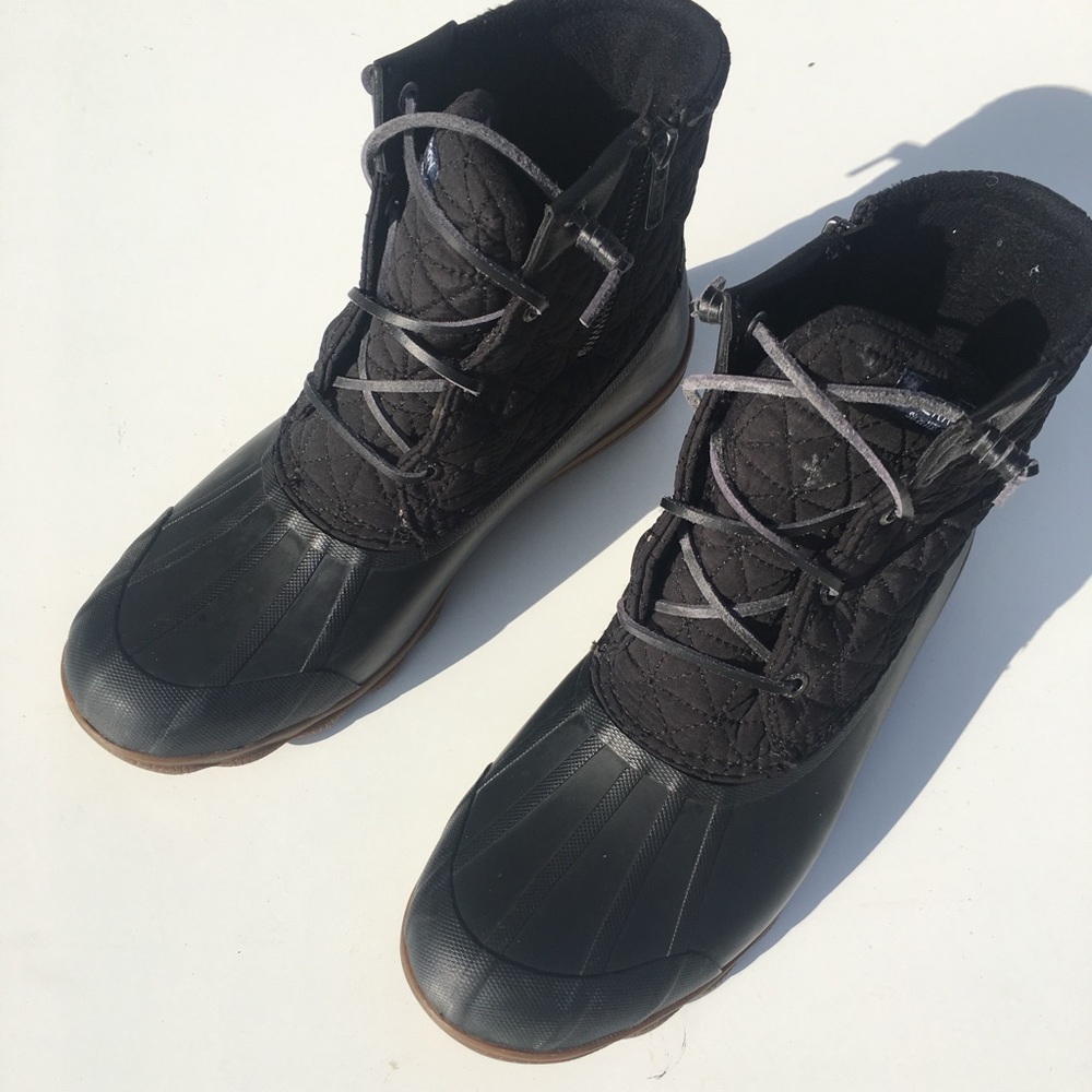 Saltwater Quilted Sperry Boots Black